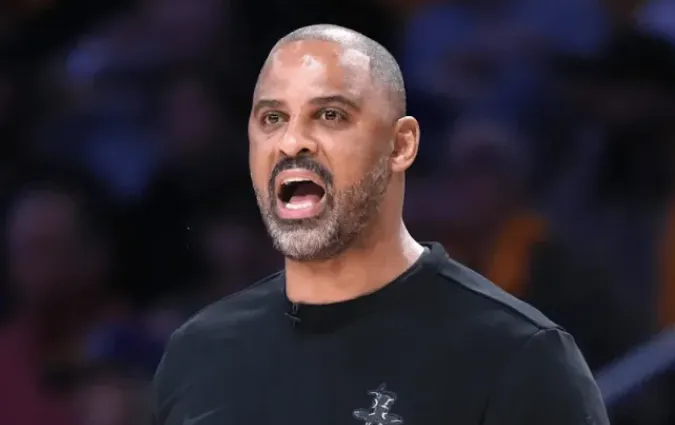 火狐体育官方入口-狼记：我看火箭比赛的感受是他们绝对是NBA里球商最低的球队